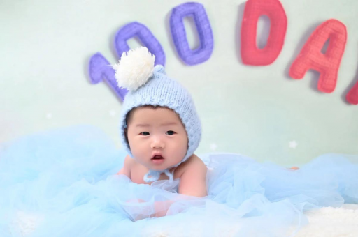 韶关宝宝咬手指甲怎么回事